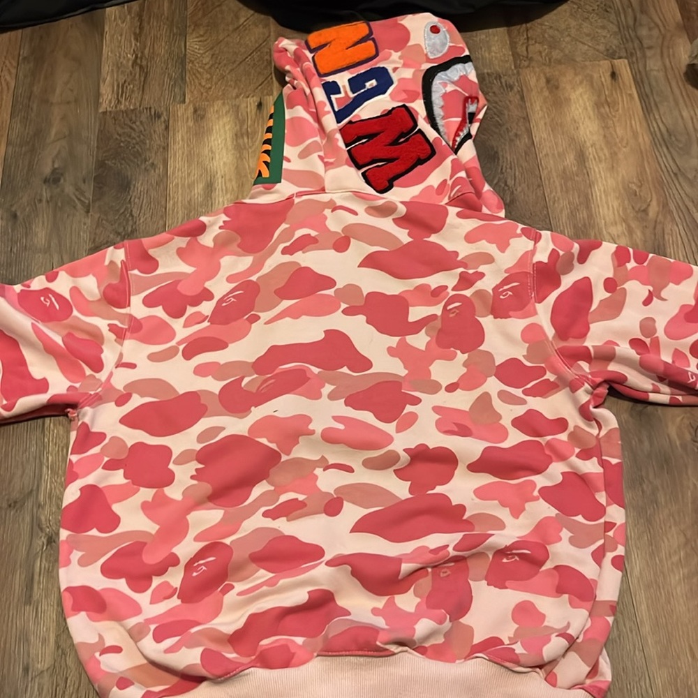 REAL PINK BAPE HOODIE size small, well worn, little bit of pilling, overall ok - Picture 5 of 5